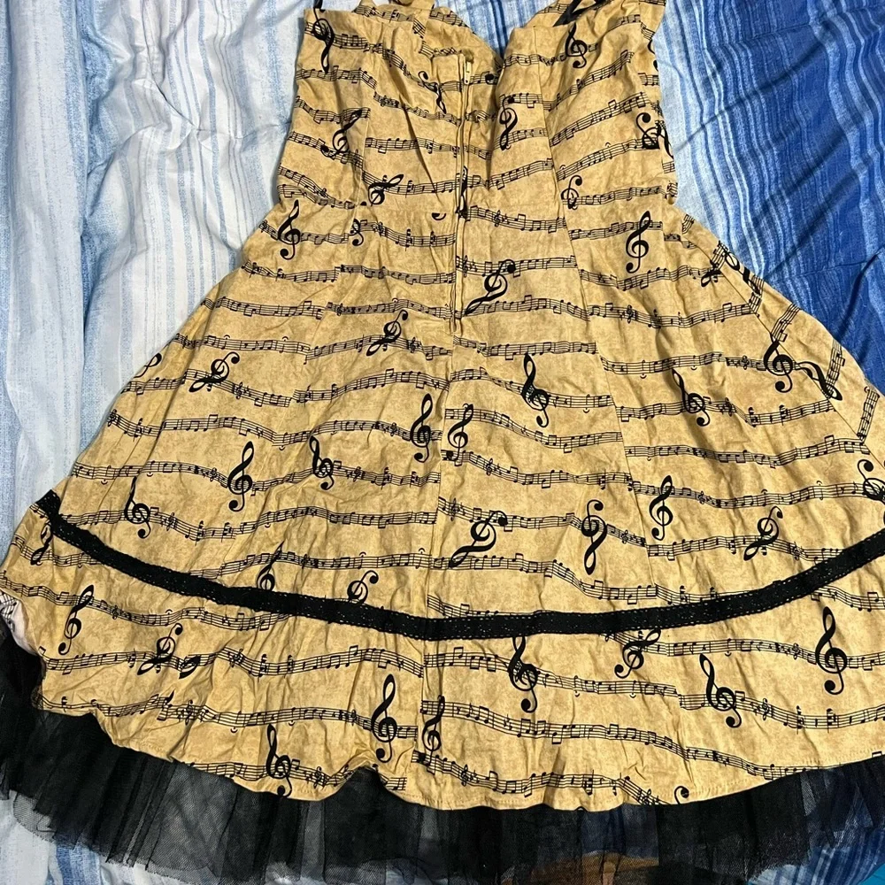 Music Note Dress - Picture 2 of 6